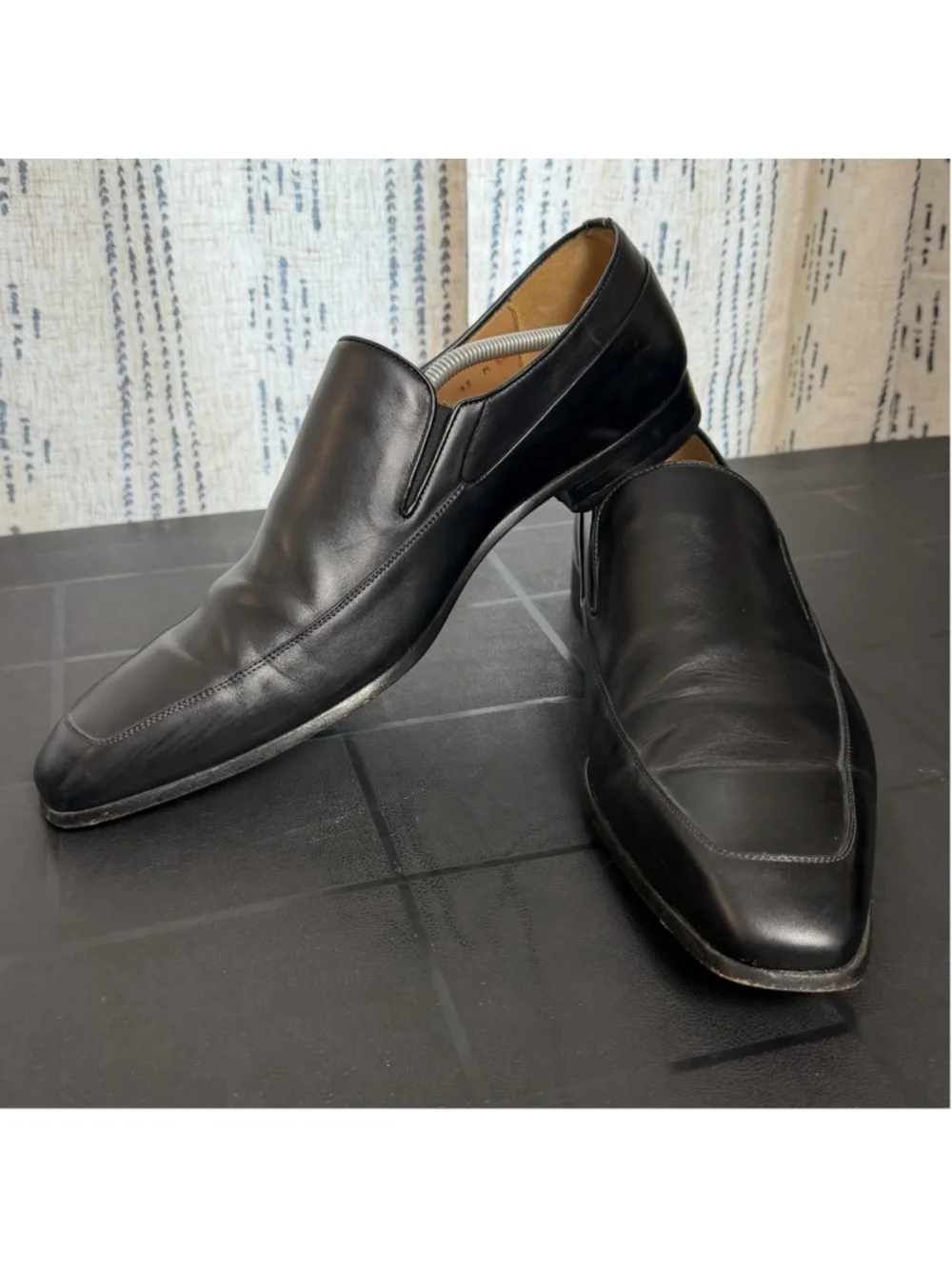 Mezlan sophisticated classic